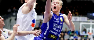 Basketstjärnan efter operationen: ”Siktar på att vara tillbaka i oktober”
