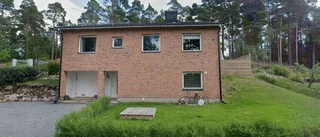 43-åring ny ägare till hus i Hallstavik - prislappen: 1 640 000 kronor