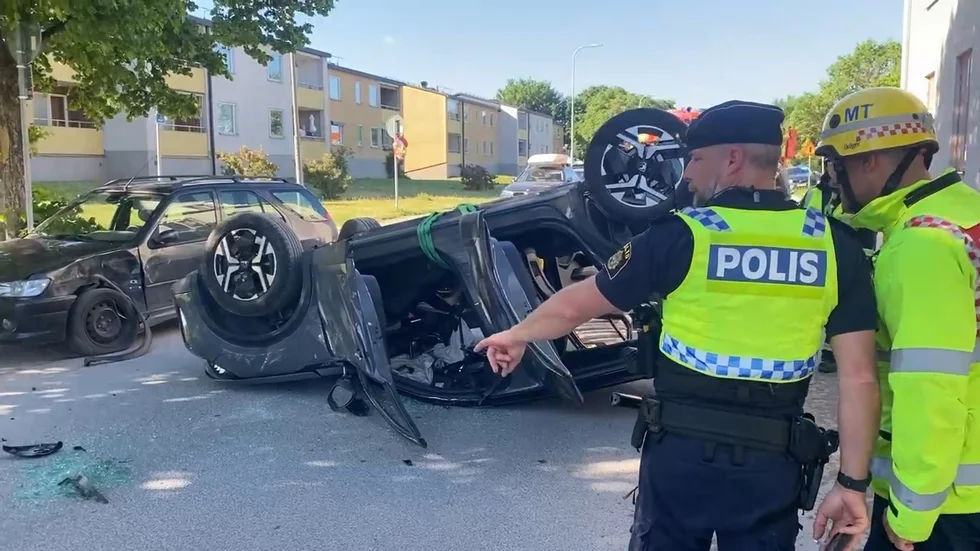 Bilolyckan ledde till en avstängning av Visborgsgatan, vilket i sin tur bland annat försenade en turistbuss som inte kunde lämna hotell Solhem.