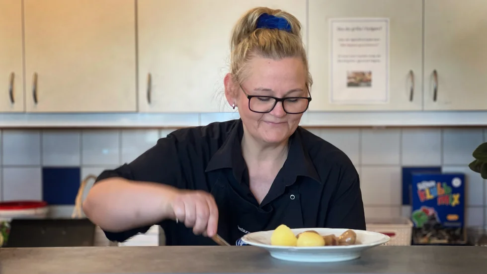 "Jag har haft så ont i magen över det här beslutet och vet att många av våra stammisar kommer bli väldigt besvikna", säger Ewa Stefansson om beslutet att stänga ner lunchrestaurangen Blå Hästen.