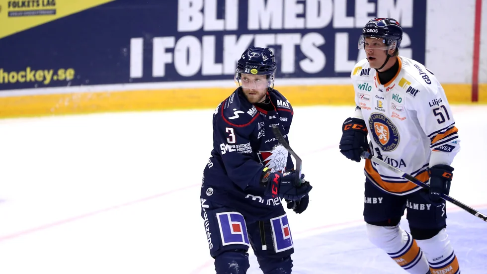 Linus Hultström jagar mål. 