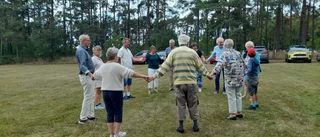 Sommarträff i Lärkparken med Gotländska Folkdansare