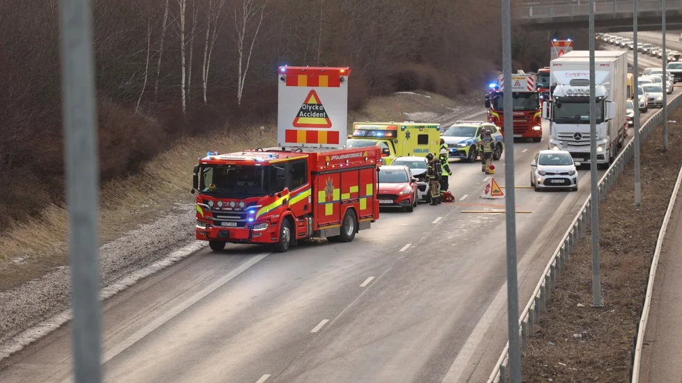 Flera enheter från räddningstjänsten larmades till olyckan.
