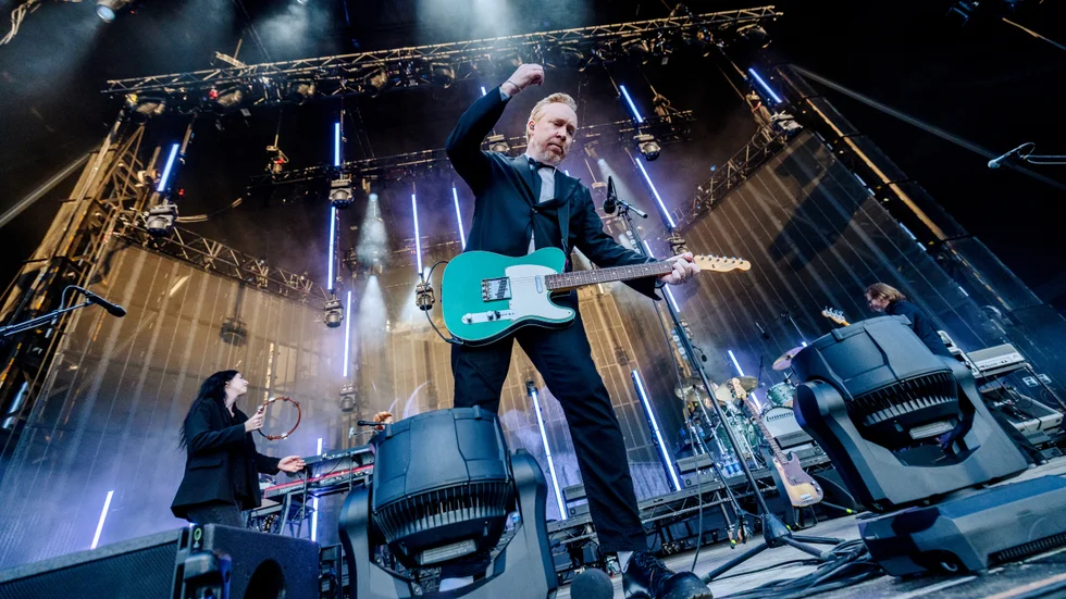 Lars Winnerbäck på scenen.