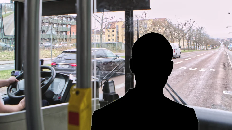 En man misstänks ha varit våldsam mot en busschaufför under tisdagsförmiddagen.