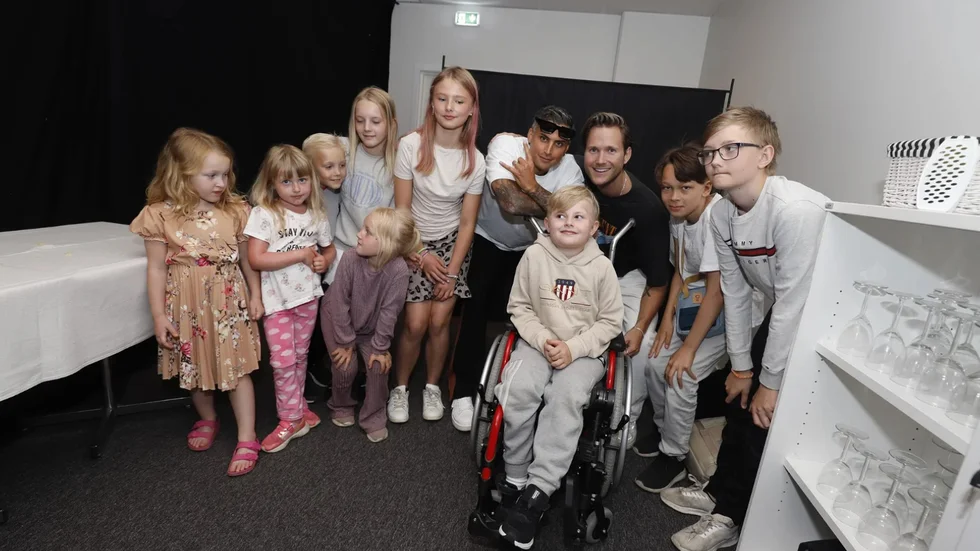 Lucas Uddin fick tillsammans med sina vänner och familj träffa sina idoler Samir och Viktor under onsdagen.