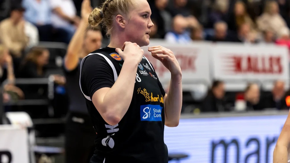 Allis Nyström rehabar sin hälseneskada.