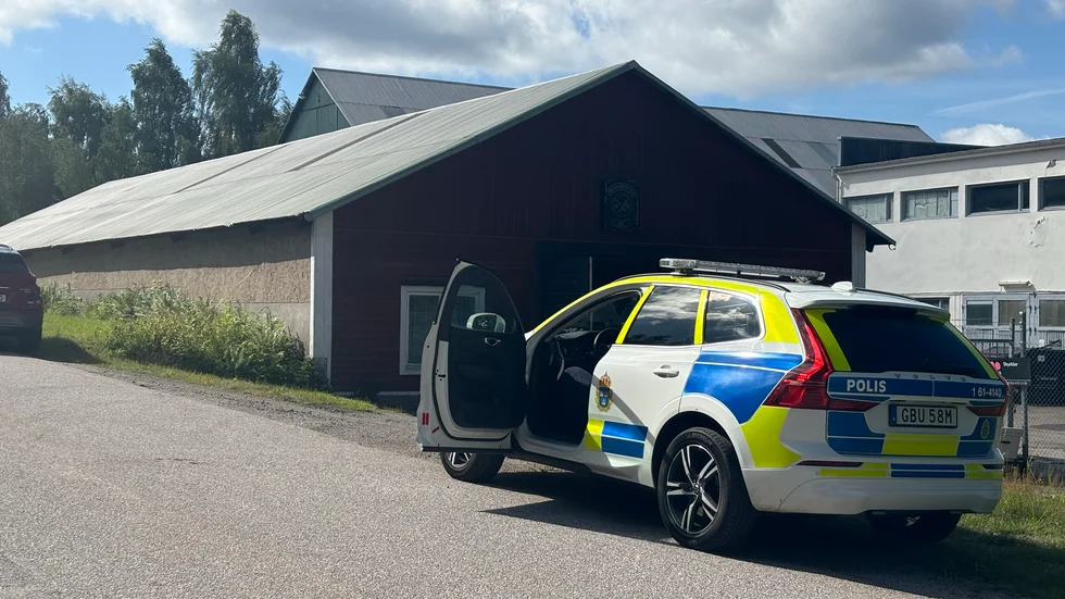 En ladulik byggnad på bruksområdet i Ankarsrum eldhärjades för snart två veckor sedan. Det verkar inte finnas någon naturlig förklaring till branden.