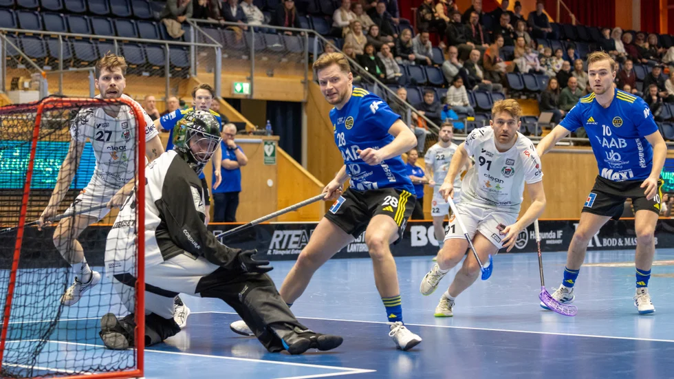Nummer 28 Markus Åkerfeldt är en av spelarna som sitter på ett utgående kontrakt.