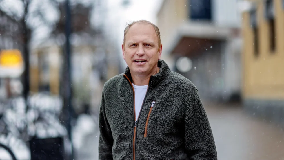 Enligt uppgifter till DI har Stegras vd Henrik Henriksson haft återkommande kontakter med finansministern i ett försök att påverka regeringen att flytta stödpengar från klimatklivet till industriklivet. Detta eftersom Stegra inte kvalificerat sig för stöd från det förstnämnda.