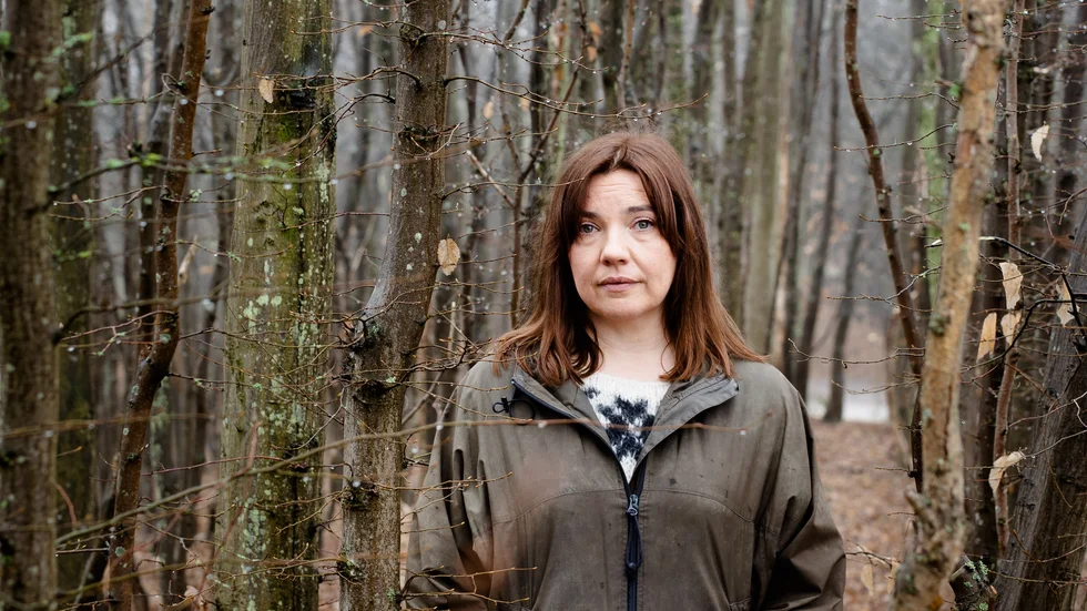 Therése Granwald har alltid sett sin 17 år äldre storasyster som en förebild. Sorgsen och arg är hon över samhällets neddragning av stöd till de som behöver det mest, systern är född med intellektuell funktionsnedsättning.