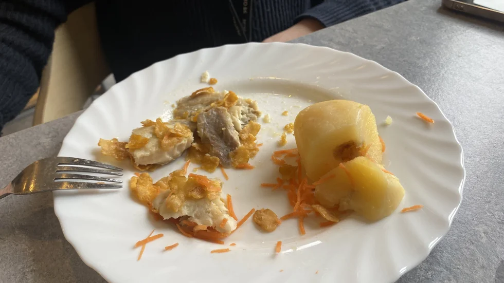 Potatisen som var så god visade sig ha ett brunt märke inuti. Det räckte för att sänka betyget på lunchen hos en elev.