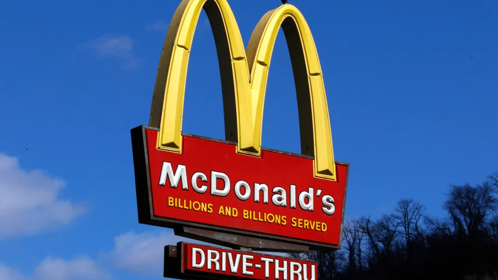 Bokslut från McDonald's. Arkivbild