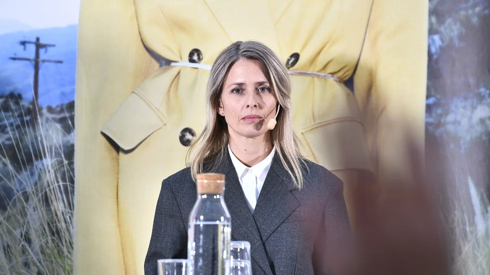Efter fyra år som vd avgår Helena Helmersson som vd för klädjätten Hennes & Mauritz.