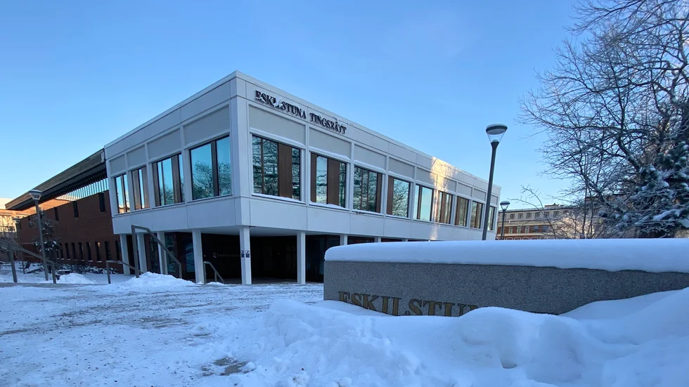 41-åringen från Norrköping döms av Eskilstuna tingsrätt för våldtäkt och olaga frihetsberövande.