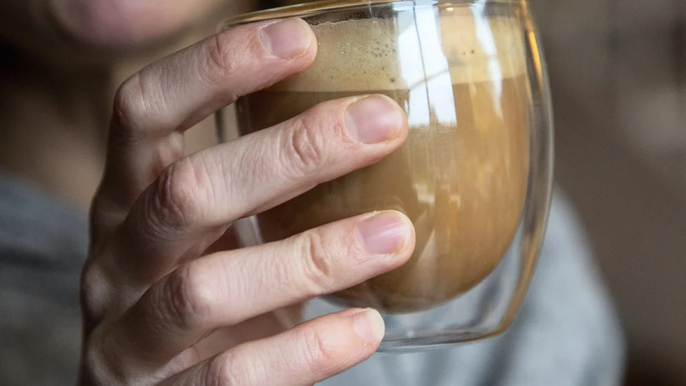En kaffe med mjölk har blivit nästan 35 procent dyrare än förra året.