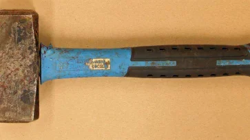 Den dömde mannen i 60-årsåldern gick till våldsam attack mot sin kompis – genom att slå honom upprepade gånger i huvudet med en slägga.