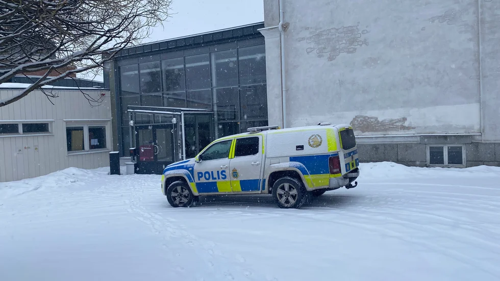 Polisen sökte narkotika med sökhund innan eleverna började sina lektioner på Christinaskolan torsdag morgon.
