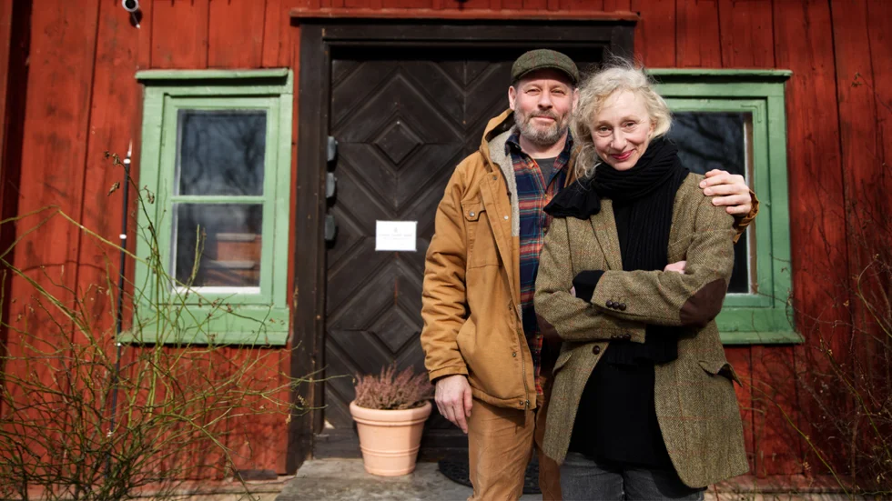Karl och Lina ville hitta något mer hållbart. Både för miljön, men också för kropp och själ. "Det händer att jag inte vet vad det är för veckodag, för det spelar liksom ingen roll här när man gör något som man tycker är så kul", säger Lina.