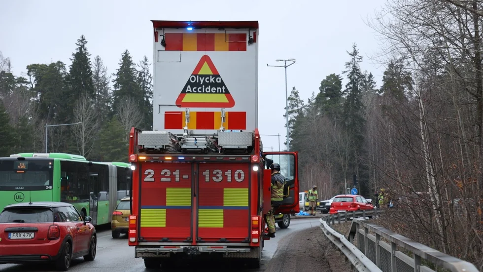 En av olyckorna inträffade på Dag Hammarskjölds väg...