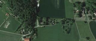 45 kvadratmeter stor stuga i Örsundsbro får nya ägare