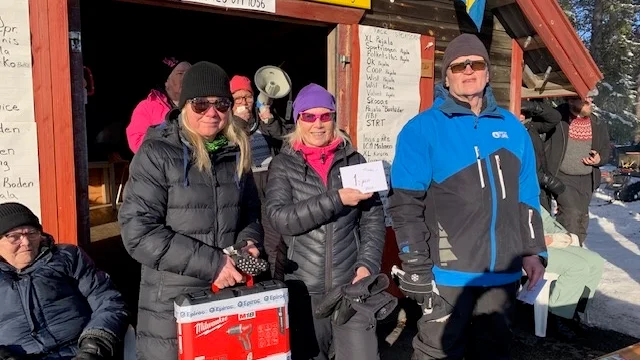 Ställningen i vuxenklassen: Berit Wettainen etta, Ulf Wettainen tvåa och Lena Björnström trea.