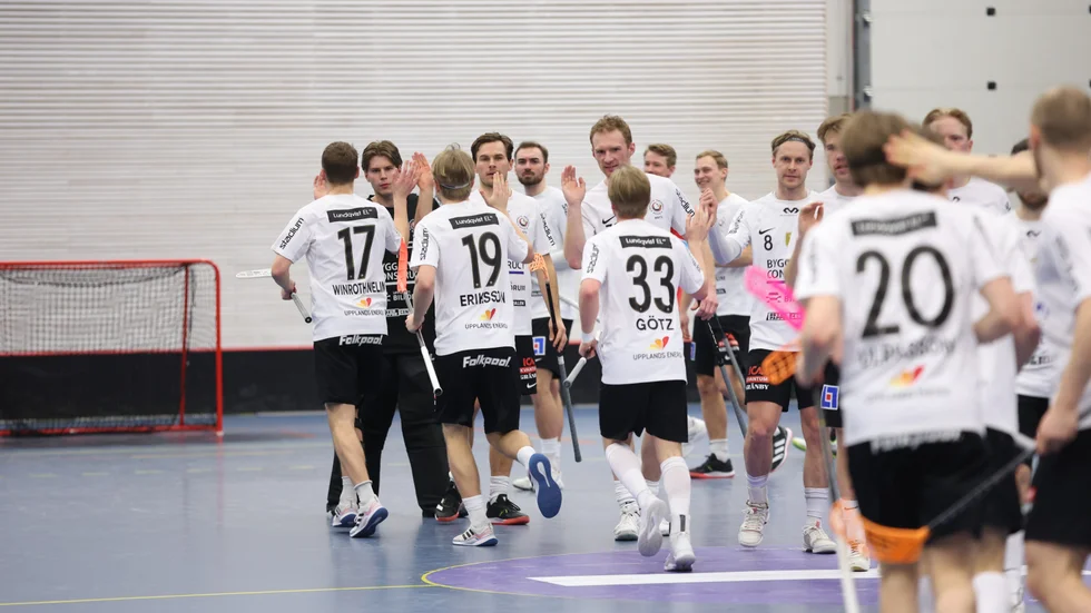 Storvretajubel efter ett av de fem målen mot Jönköping. Det blev en säker Storvretaseger. Matchen avgjordes, med facit i hand, i början av den andra perioden när Uppsalalaget gjorde tre snabba mål.