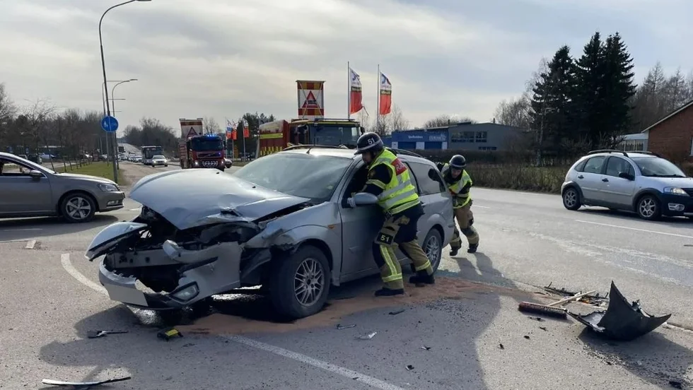 Personbilen blev kraftigt demolerad vid olyckan.