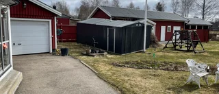 Garaget blåste över till grannen: "Rejäl smäll"