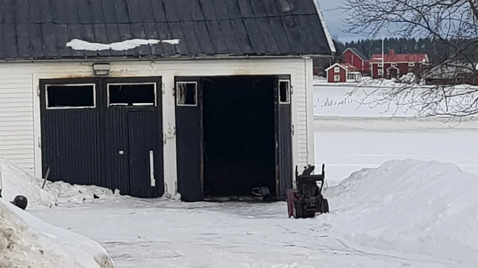 Räddningstjänsten i Piteå ryckte ut till en garagebrand i Öjebyn på lördagskvällen.
