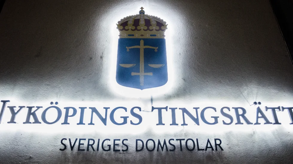 En tonårspojke boendes i Flens kommun döms till ungdomsvård för bland annat våldtäkt. Han ska även betala 215 000 kronor i skadestånd till flickan han våldtog.