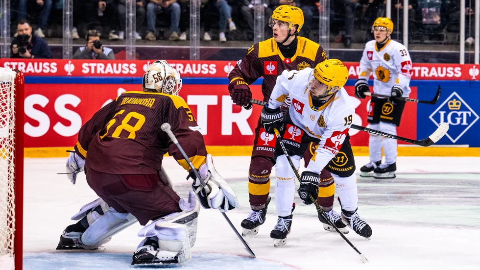 Martins Dzierkals gjorde Skellefteå AIK:s mål i den första perioden; en period som helt tillhörde hemmalaget som öppnade urstarkt på hemmais.