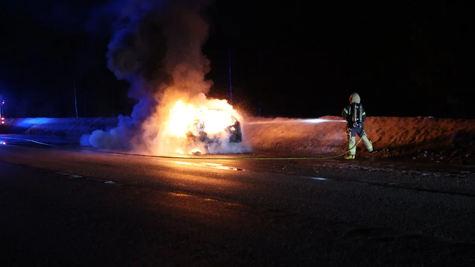 Bilen fattade eld under färd.