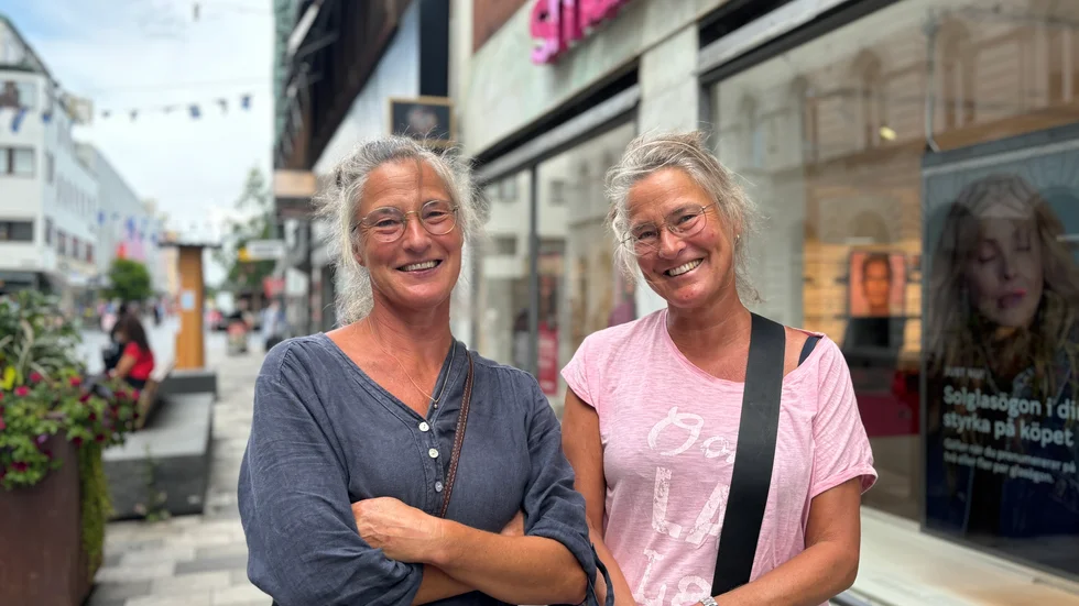 Ann Sjöberg och Elisabet Blom diskuterar länge när Elisabet senare säger: "Air av Bach" är ju bra.