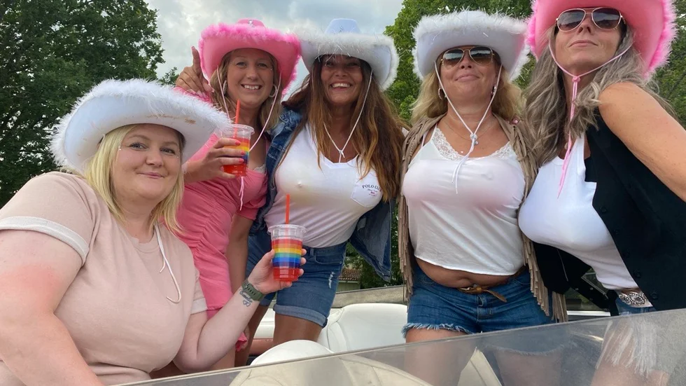 Emelie, Susanna, Cissi, Mia och Eva tänker ha kul i kväll på sin trailer!