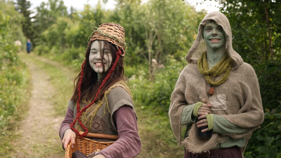 ”Knytt”, ett slags naturväsen i Edea, lajvets värld. Dessa två svamlade om elefanter, humlor och kottar.