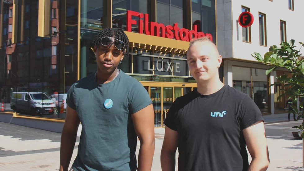 Ben-Barrès Ijeneza, distriktviceordförande för UNF i Uppsala och Philipe Günther Bäckström, engagerad i UNF Gävleborg, är kritiska mot Filmstaden Luxes alkoholservering.