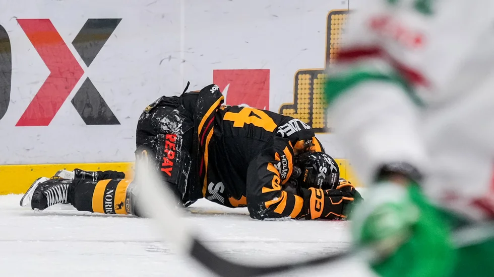 With just over half of the match played, Jonathan Pudas was forced to leave the game after receiving a hit to the head.