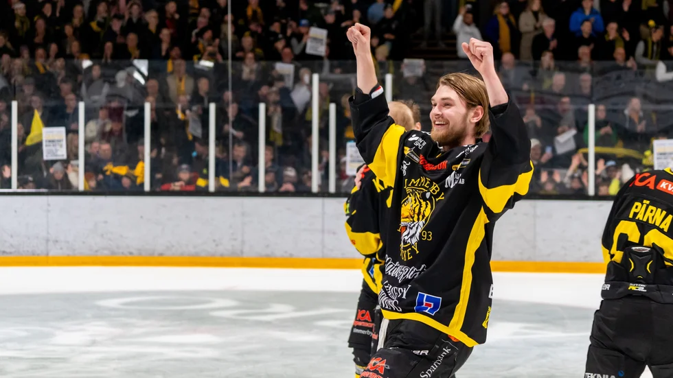 Wiking Malmunger fick oväntat nog vara med om en uppflyttning till Hockeyallsvenskan med moderklubben Vimmerby Hockey.