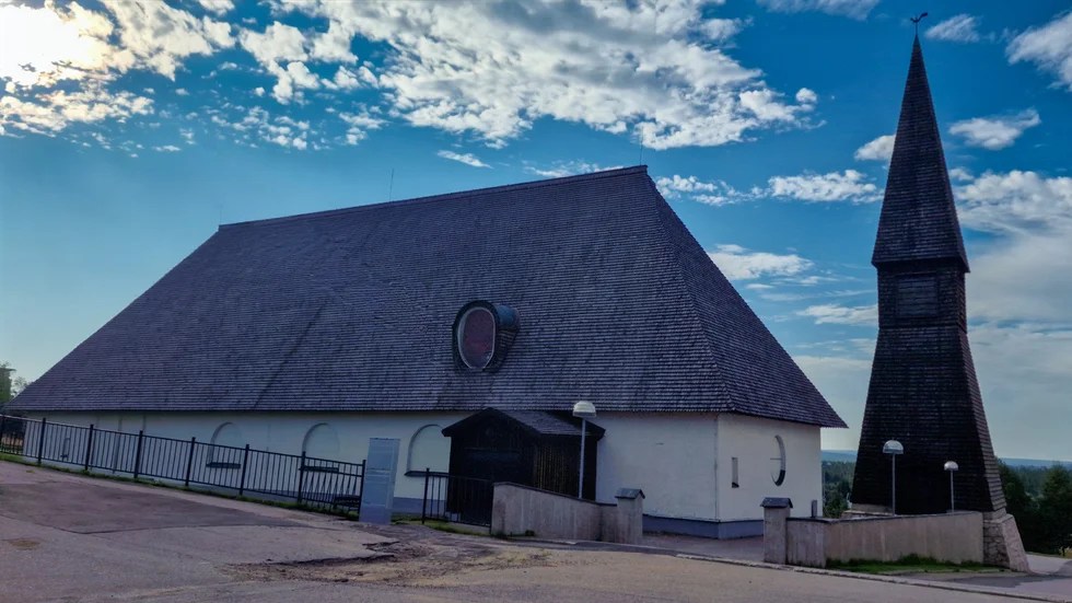 Allhelgonakyrkan i Malmberget invigdes 1944. Från början var det tänkt att kyrkan skulle flyttas till Koskullskulle, men för ett par år sedan meddelade Gällivare församling att de istället vill riva kyrkan.
