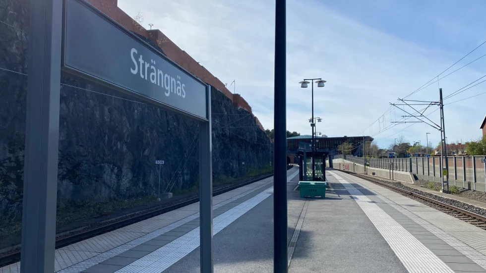 Den 5 april var 32 procent av tågen som avgick från Strängnäs och Läggesta minst 5 minuter försenade.