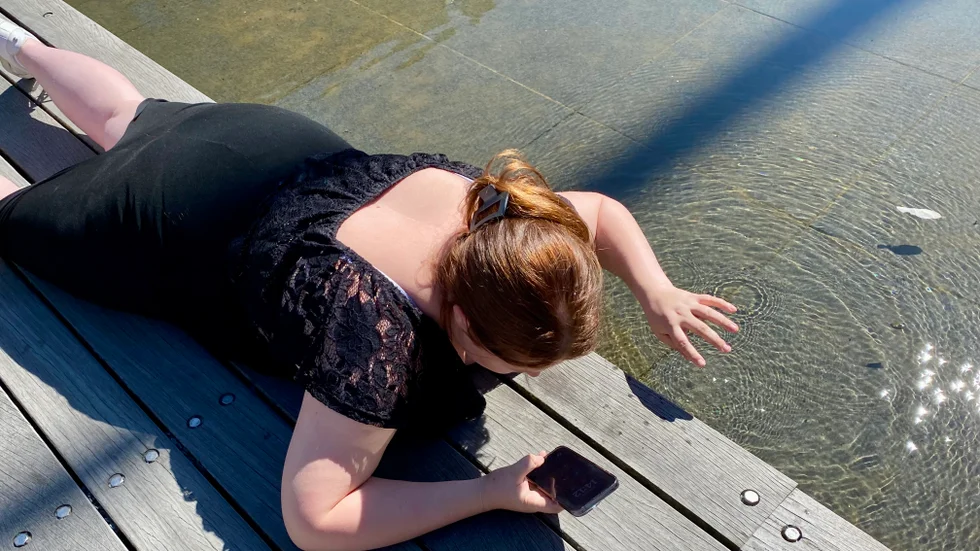 ”Nu ser jag den tyvärr inte längre”, konstaterar Molly och ser bekymrad ut.