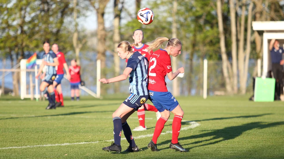 Borens IK, här i en match tidigare i år, fortsätter att gå tungt i trean. Höststarten mot Svärtinge B slutade med 0-7-förlust.