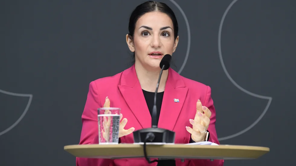 Kulturminister Parisa Liljestrand (M) tog under måndagen emot betänkandet från public service-utredningen.