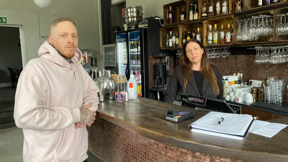 Söderhaket har åkt på smäll efter smäll. Nu har man hamnat i en juridisk tvist med hyresvärden HSB där båda parter har kopplat in juridiska ombud. Verksamheten blöder pengar och en renovering ska genomföras.
