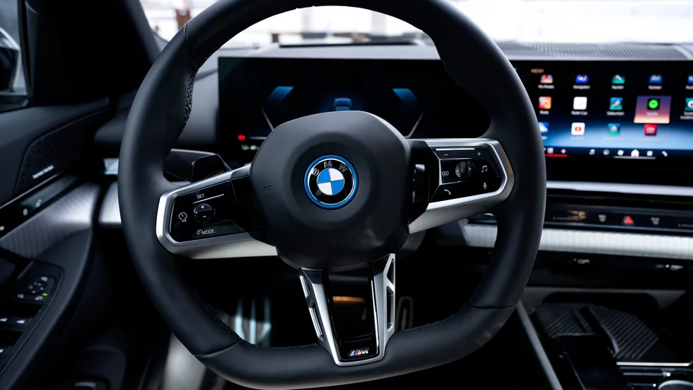 Tre rattar i BMW-bilar försvann under samma natt på adresser i Strängnäs tätort (arkivbild).