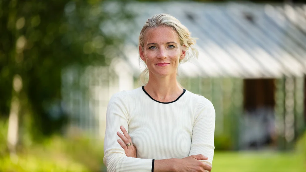 Den svenska regeringen måste försäkra sig om att ersättningarna från EU räcker till både mjölk och frukt, skriver Emma Rung, vd på KRAV.