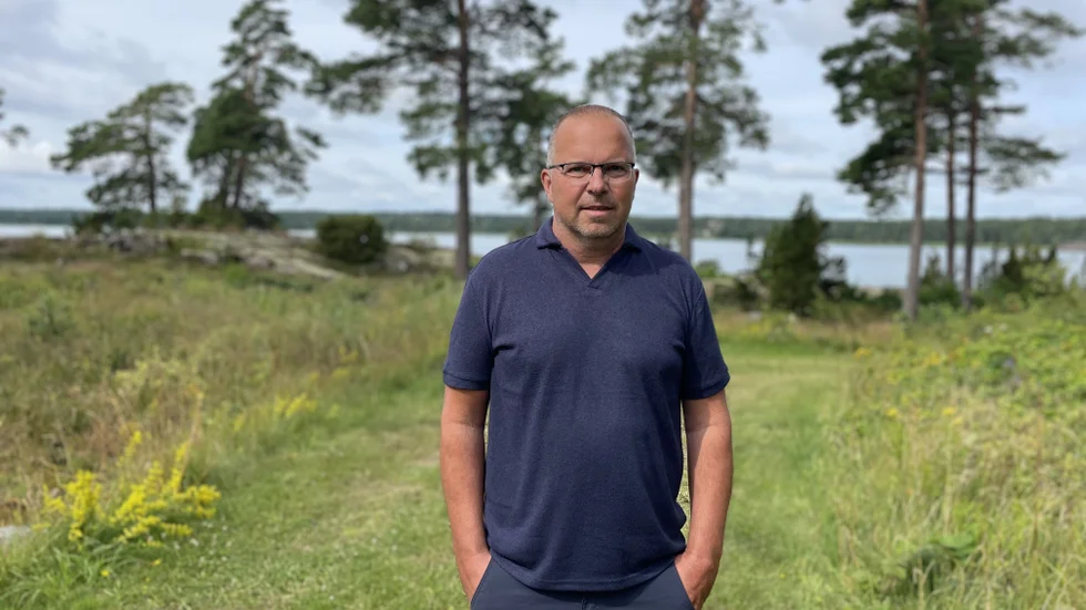 Magnus Almberg, ordförande i Åsvik samfällighetsförening, berättar om båtmotorstölderna i området.