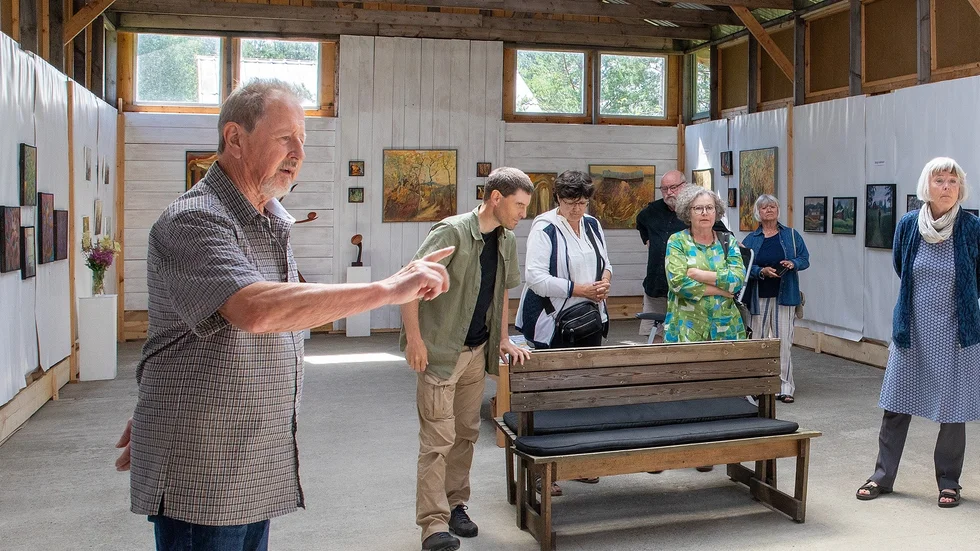 Anders Hägglund har arrangerat sommarutställningen i Ostvik sedan 2018.