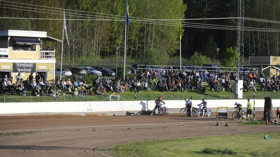 602 personer kom och såg Griparna i hemmapremiären i maj. Men föreningen behöver fler människor som hittar till TMA Bolaget arena.